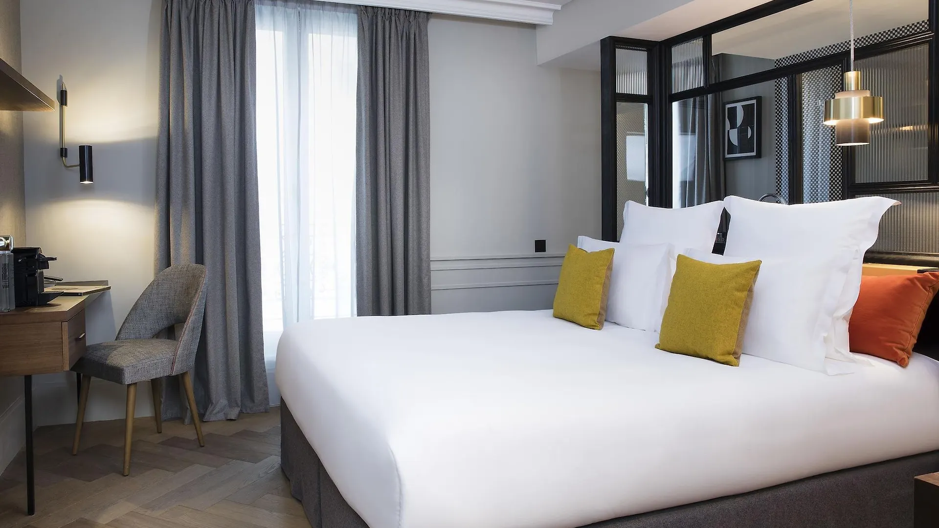 Maison Elle Paris 4*,
