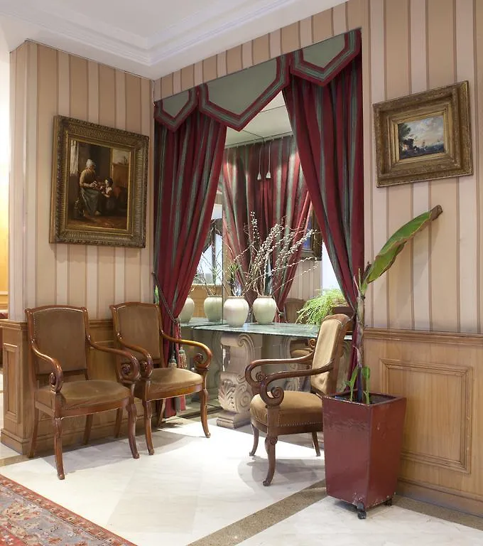 Maison Elle Paris 4*,
