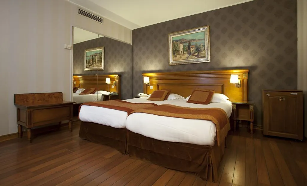 Maison Elle Paris Hotel